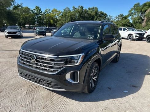 Used 2026 Volkswagen Atlas SE image 2