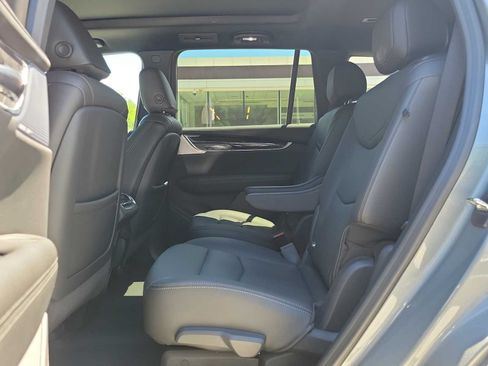 Used 2023 Cadillac XT6 Premium Luxury w/ Technology Package AWD/4WD image 8