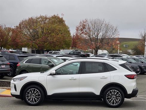 Used 2023 Ford Escape SE w/ Class II Trailer Tow Package image 7