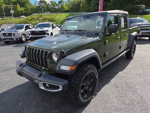 Certified 2023 Jeep Gladiator Sport w/ Trailer Tow Package AWD/4WD image 8