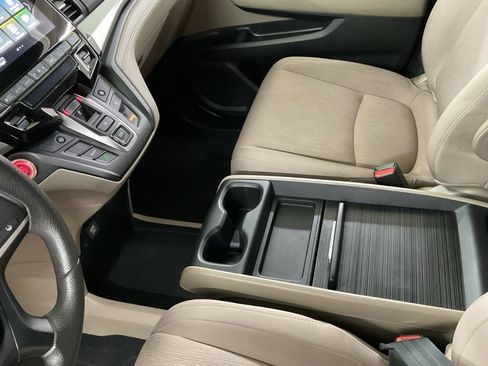 Used 2018 Honda Odyssey EX image 18
