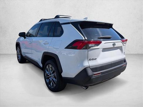 Used 2019 Toyota RAV4 XLE Premium w/ Cold Weather Package AWD/4WD image 8