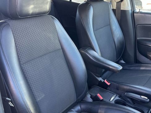 Used 2019 Buick Encore Sport Touring AWD/4WD image 20