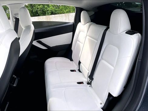 Used 2022 Tesla Model Y Performance AWD/4WD image 17