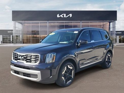 Certified 2025 Kia Telluride S FWD image 3