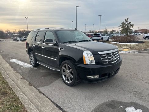 Used 2007 Cadillac Escalade AWD w/ Information Package image 2