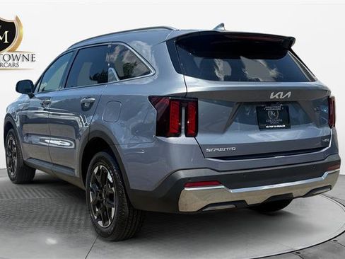 Used 2025 Kia Sorento S w/ Panoramic Sunroof Package AWD/4WD image 3