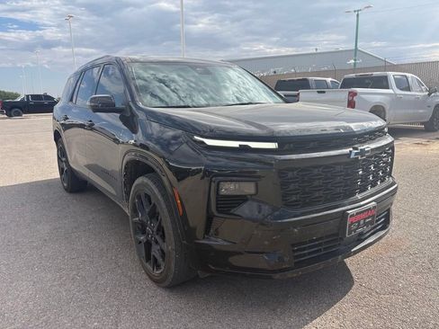 Used 2025 Chevrolet Traverse RS FWD image 7