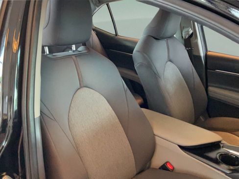 Used 2019 Toyota Camry LE FWD image 34