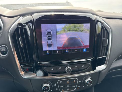Used 2023 Chevrolet Traverse LT w/ LT Premium Package AWD/4WD image 9