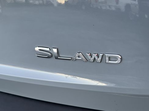 Used 2023 Nissan Rogue SL w/ SL Premium Package image 9