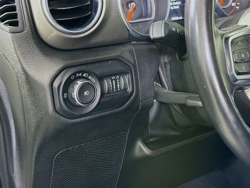 Used 2018 Jeep Wrangler Unlimited Sahara AWD/4WD image 10