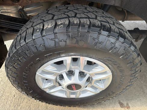 Used 2021 GMC Sierra 2500 SLE w/ SLE Value Package; image 18