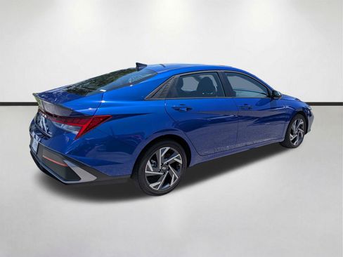 Used 2025 Hyundai Elantra Sport FWD image 4