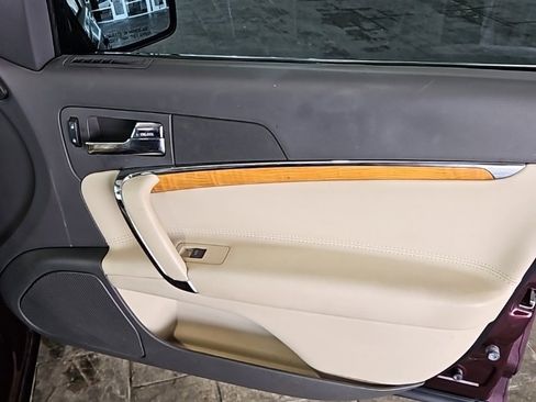 Used 2011 Lincoln MKZ image 11