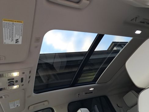 Used 2021 GMC Yukon Denali w/ Denali Premium Package image 31