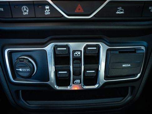 Used 2023 Jeep Gladiator Sport AWD/4WD image 33
