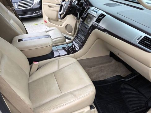 Used 2010 Cadillac Escalade ESV Luxury AWD/4WD image 46