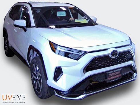 New 2025 Toyota RAV4 SE image 9
