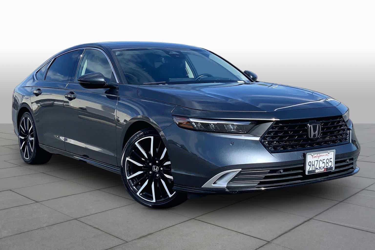 Used 2023 Honda Accord Touring image 2