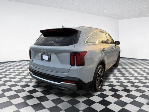 Used 2025 Kia Sorento S FWD image 6