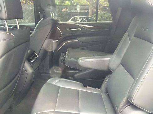 Used 2023 Cadillac Escalade Luxury RWD image 12