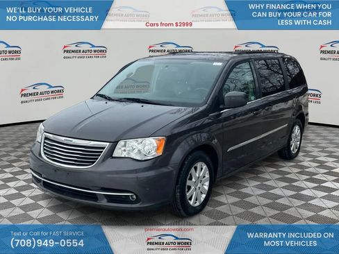 Used 2015 Chrysler Town & Country Touring image 1