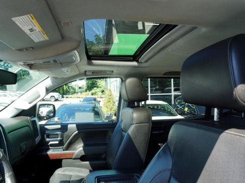 Used 2018 GMC Sierra 1500 SLT w/ SLT Premium Package image 17