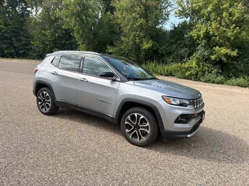 Used 2022 Jeep Compass Limited w/ Sun and Sound Group AWD/4WD image 14