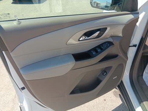 Used 2020 Chevrolet Traverse LT w/ LT Premium Package FWD image 10