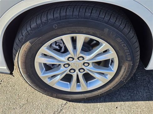 New 2025 Cadillac XT6 Luxury image 9