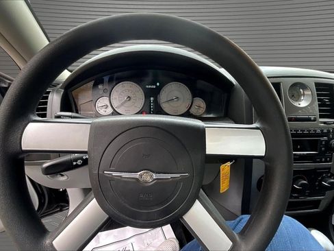 Used 2007 Chrysler 300 image 8