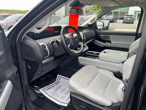 Used 2025 Ford Expedition Max Platinum w/ Driver's Package AWD/4WD image 13
