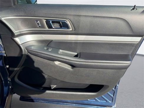 Used 2017 Ford Explorer XLT image 23