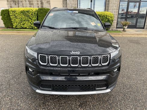 Used 2023 Jeep Compass Limited AWD/4WD image 9