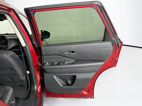 Used 2022 Nissan Pathfinder SV FWD image 30