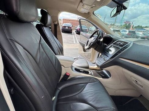 Used 2017 Lincoln MKC Select w/ Select Plus Package FWD image 13