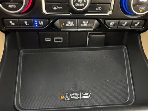 Used 2022 Chevrolet Suburban Premier AWD/4WD image 47