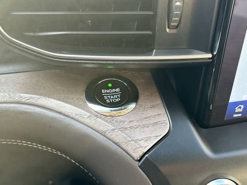 Used 2020 Ford Explorer Platinum w/ Premium Technology Package image 17