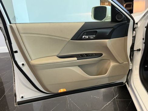 Used 2015 Honda Accord Hybrid Sedan image 7