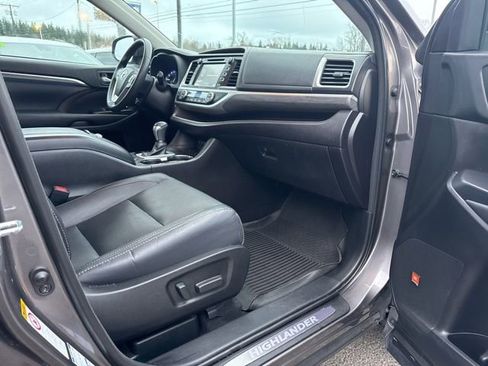 Used 2018 Toyota Highlander Limited image 10
