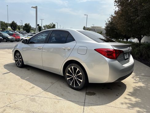 Used 2017 Toyota Corolla SE w/ SE Premium Package FWD image 7