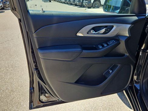 Used 2023 Chevrolet Traverse LT FWD image 21