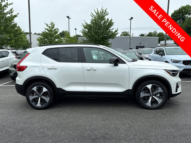 Used 2026 Volvo XC40 B5 Plus AWD/4WD image 3