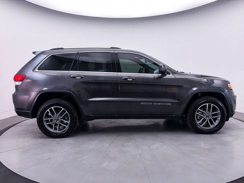 Used 2019 Jeep Grand Cherokee Laredo w/ 18" Wheel & 8.4" Radio Group AWD/4WD image 38