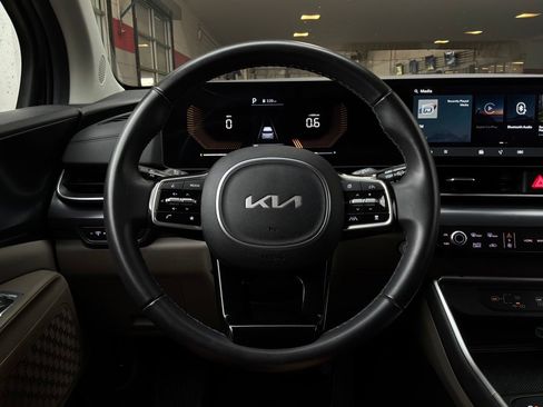 Used 2026 Kia Carnival FWD image 37