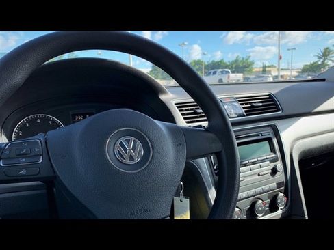 Used 2013 Volkswagen Passat 2.5 S FWD image 9