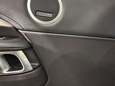 Used 2017 Land Rover Discovery First Edition AWD/4WD image 19