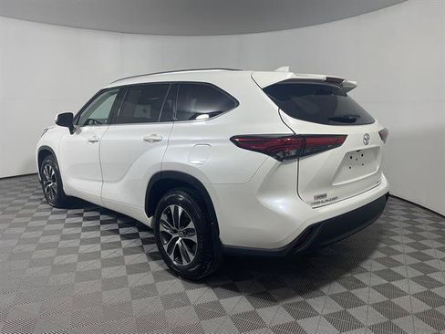 Certified 2020 Toyota Highlander XLE AWD/4WD image 5