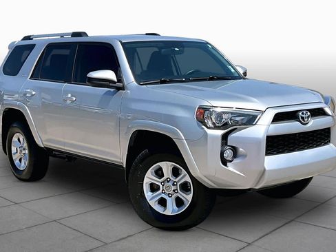 Used 2019 Toyota 4Runner SR5 AWD/4WD image 3